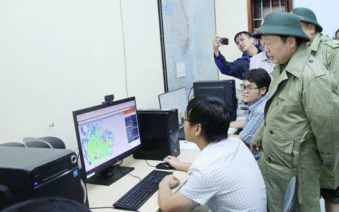 Phó Thủ tướng Trần Hồng Hà kiểm tra, rà soát công tác ứng phó ngay trước khi bão số 13 đổ bộ