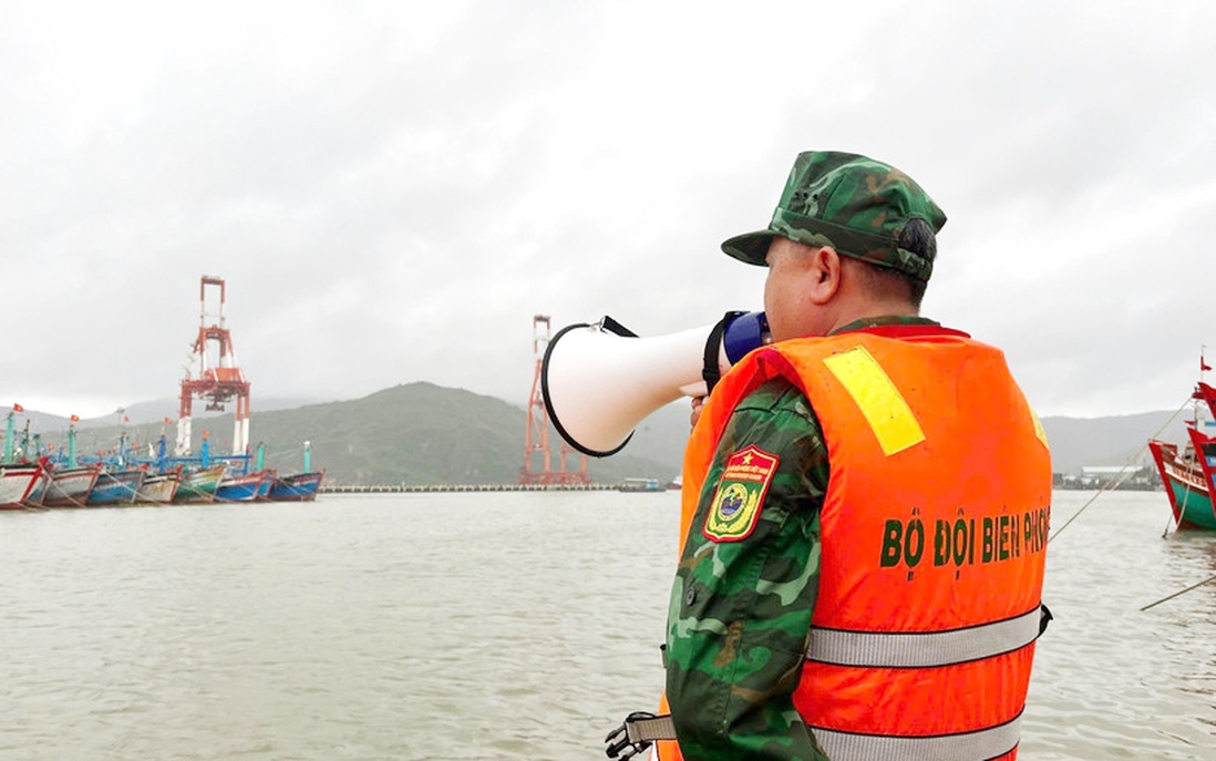 Các địa phương khẩn trương phòng chống bão số 13