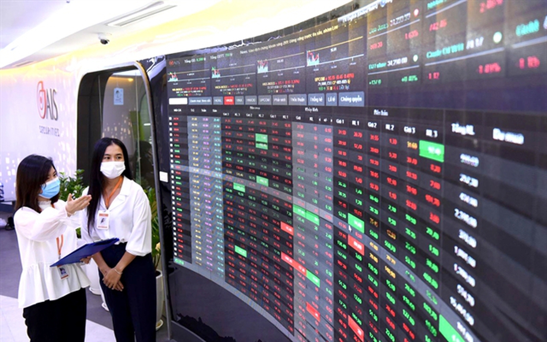 VN-Index thủng mốc 1.600 điểm: Lực bán lan rộng, bluechip đồng loạt “đỏ lửa”