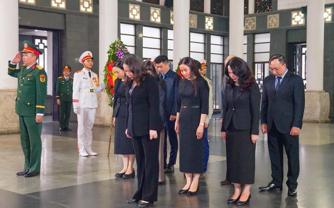 Trang nghiêm, xúc động Lễ tang Anh hùng Lực lượng Vũ trang Nhân dân Trương Thị Khuê