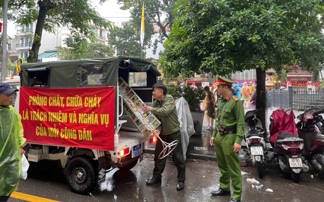 Hà Nội: Công an phường Hoàn Kiếm ra quân lập lại trật tự đô thị