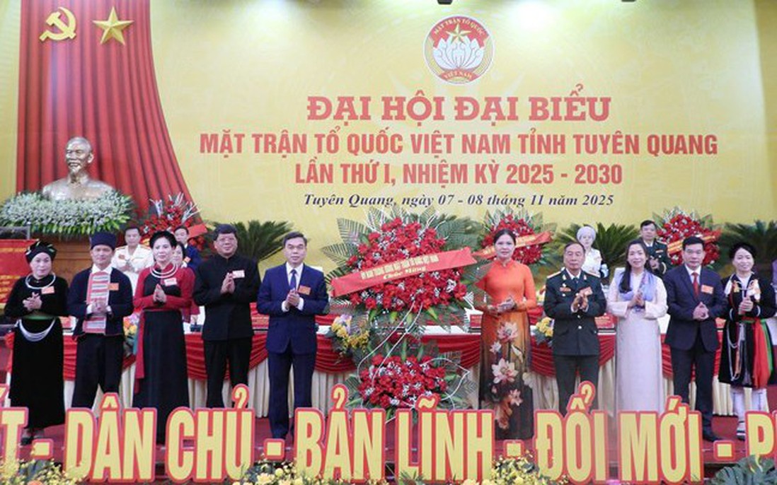 Mỗi cán bộ Mặt trận tỉnh Tuyên Quang phải thực sự sâu sát cơ sở, thường xuyên lắng nghe, thấu hiểu tâm tư nguyện vọng của Nhân dân