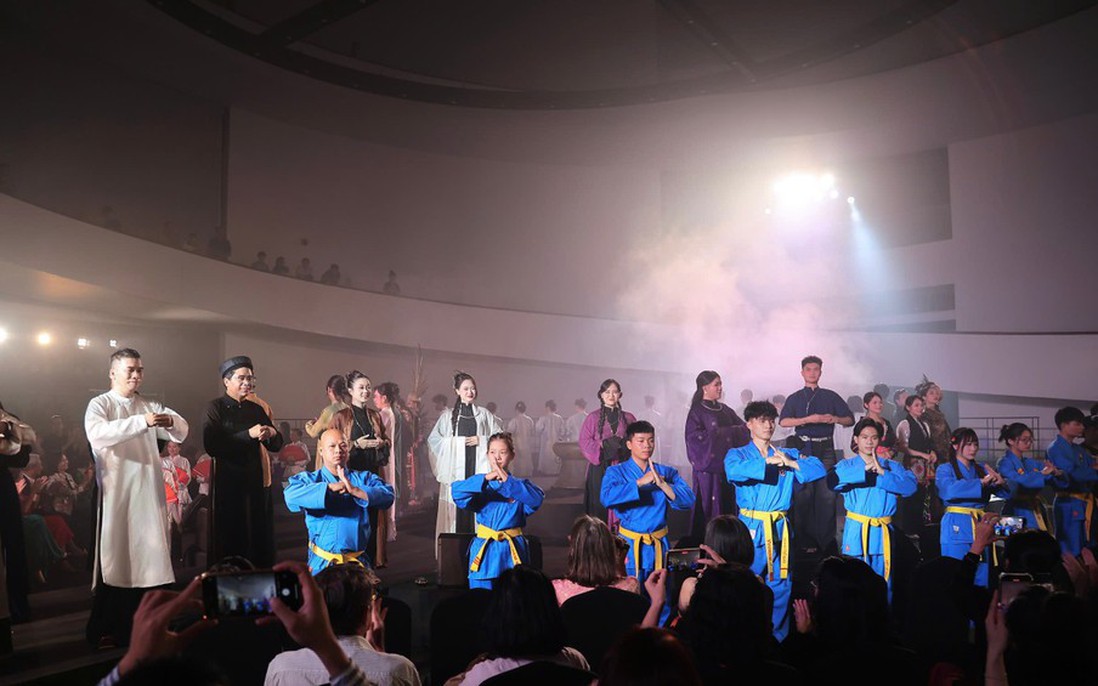 Âm nhạc truyền thống hòa cùng nghệ thuật thị giác tạo nên "Khoảnh khắc vĩnh cửu"