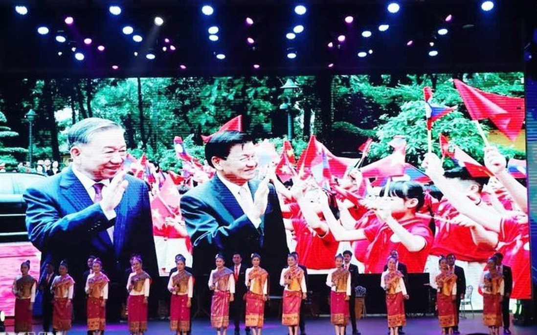 Chương trình ngợi ca quan hệ đặc biệt Việt Nam - Lào mừng 50 năm Quốc khánh Lào