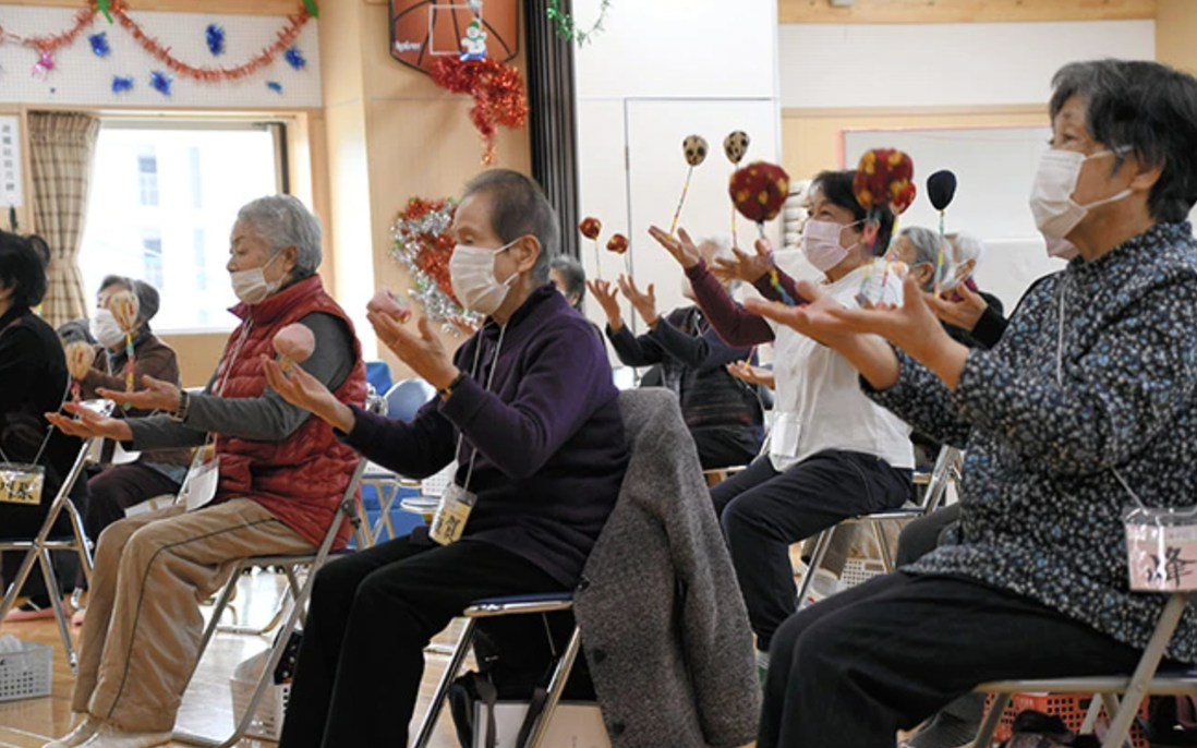 Phụ nữ Nhật Bản trong vòng xoáy chăm sóc và cô đơn tuổi già