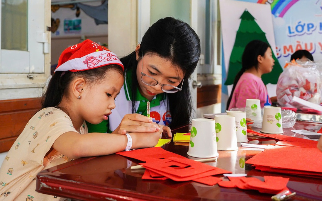 Bệnh nhi đón Giáng sinh sớm trong bệnh viện