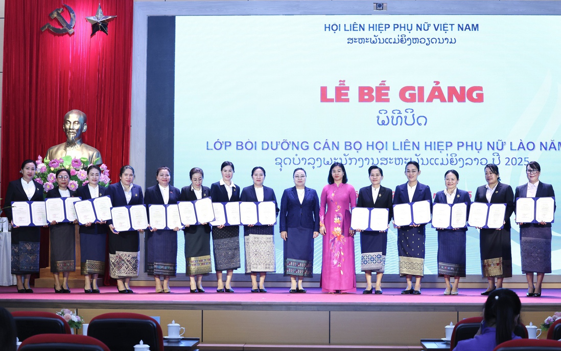 Trung ương Hội LHPN Việt Nam bế giảng lớp bồi dưỡng cán bộ Hội LHPN Lào năm 2025
