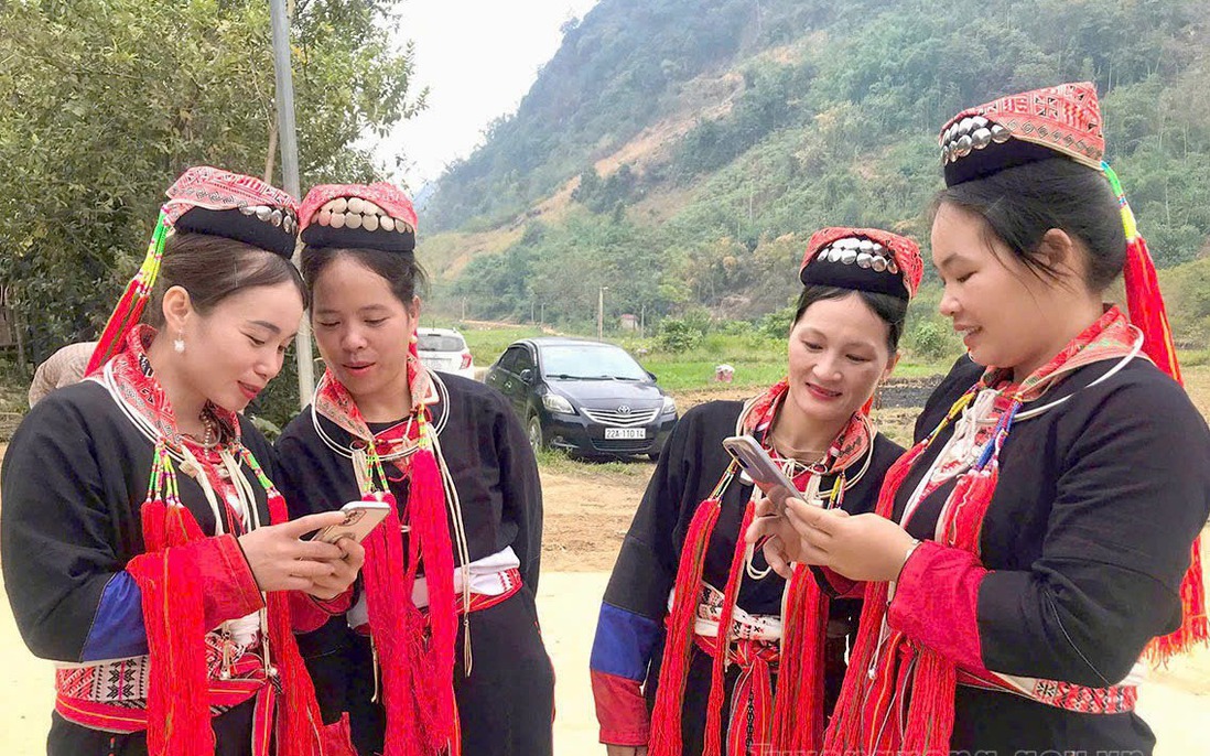 Mở “cánh cửa tri thức số” cho người dân vùng dân tộc thiểu số