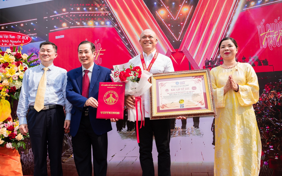 1 năm ra mắt 3 sách ảnh về 3 đại lễ, nghệ sĩ nhiếp ảnh Nguyễn Á nhận Kỷ lục Việt Nam