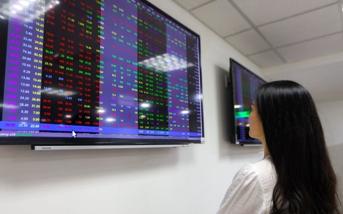 Dòng tiền bắt đáy nhập cuộc mạnh, VN-Index bật tăng trở lại sát mốc 1.680 điểm