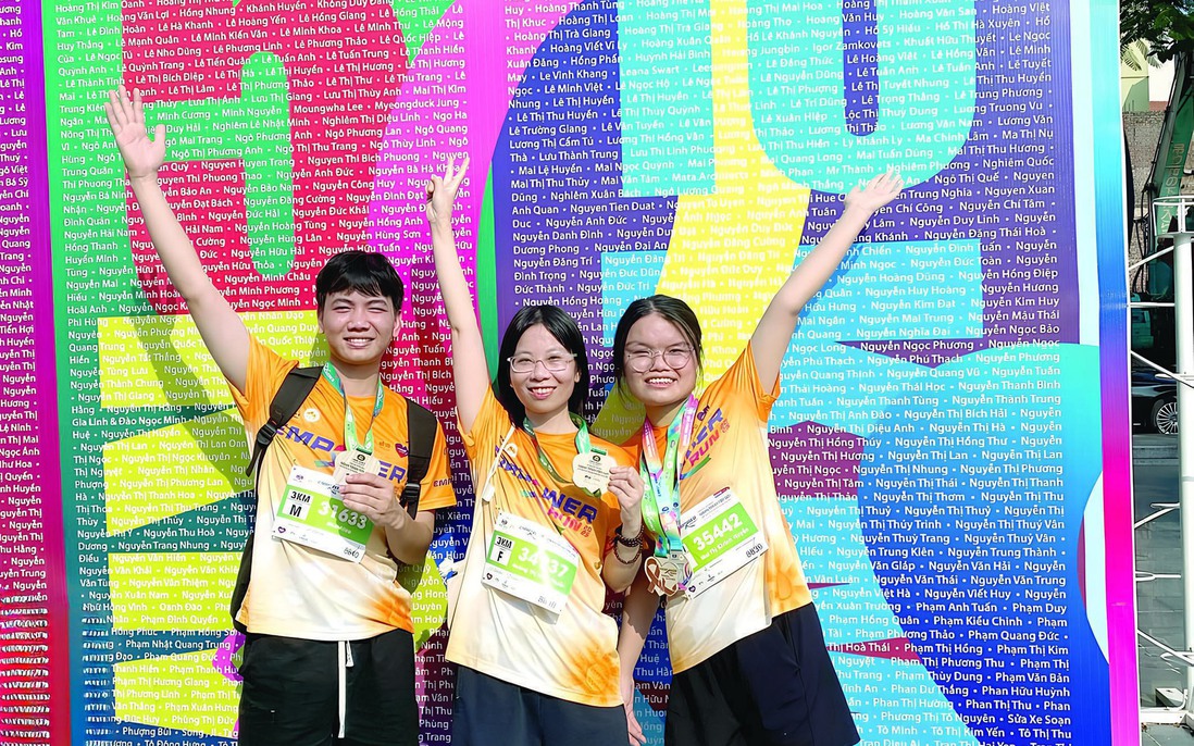 Cô gái "chiến đấu" với 2 bệnh ung thư vẫn chọn sống vì người khác