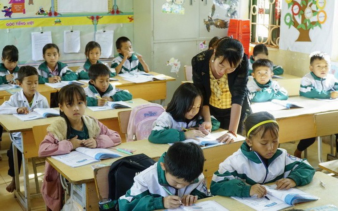 Ưu tiên các chương trình dạy tiếng Lào, Campuchia tại các xã biên giới