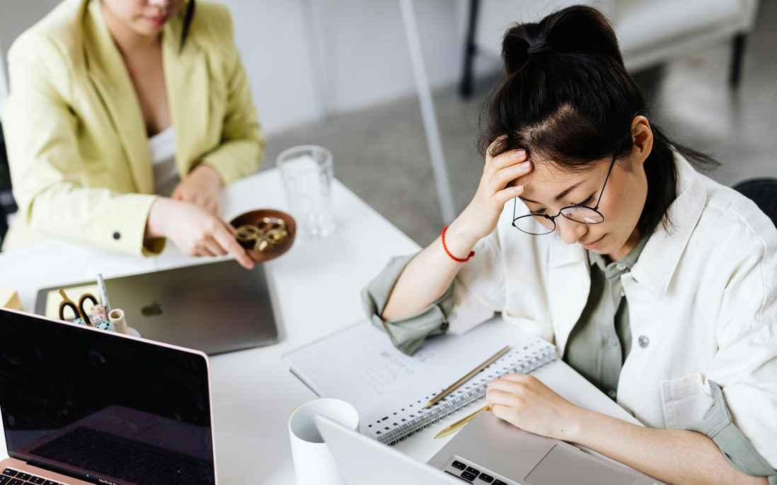 "Gánh nặng" cảm xúc khi làm việc với AI thường bị bỏ qua