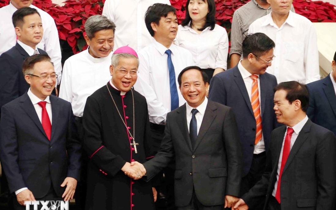 Trưởng Ban Tuyên giáo và Dân vận TW chúc mừng Giáng sinh ở TPHCM