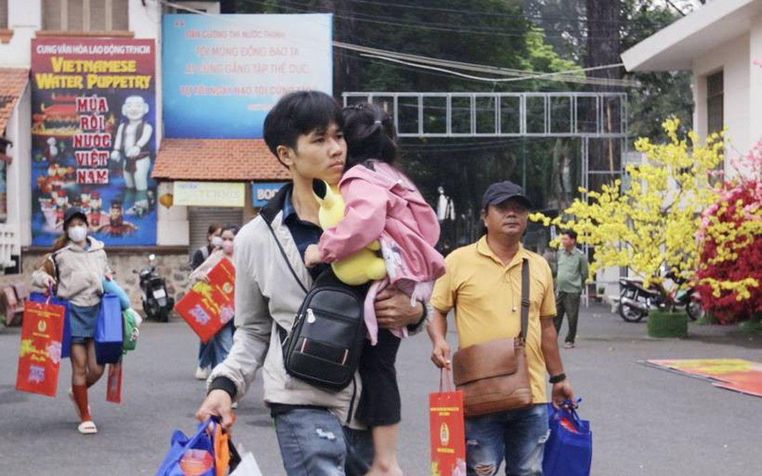 Khởi động những chuyến xe nghĩa tình đưa công nhân về quê đón Tết Bính Ngọ 2026