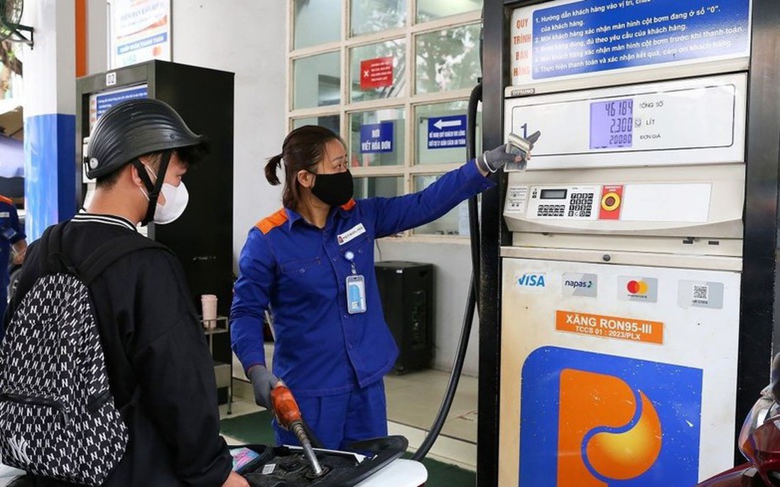 Giá xăng dầu trong nước tiếp tục giảm, RON95-III có giá mới là 19.620 đồng
