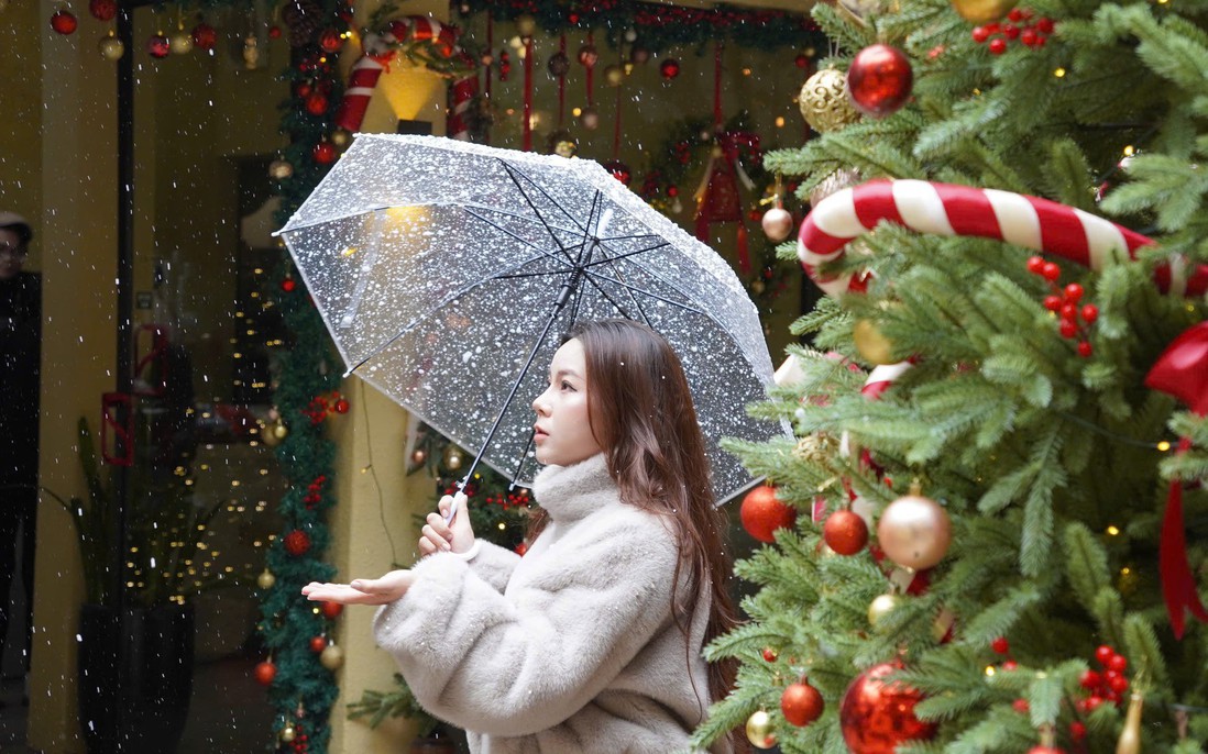 Quán cà phê Hà Nội “hóa trời Âu” hút khách check-in Giáng sinh