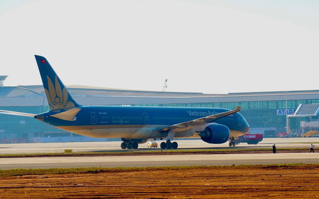 Chuyến bay chở khách đầu tiên chính thức hạ cánh xuống Sân bay Long Thành