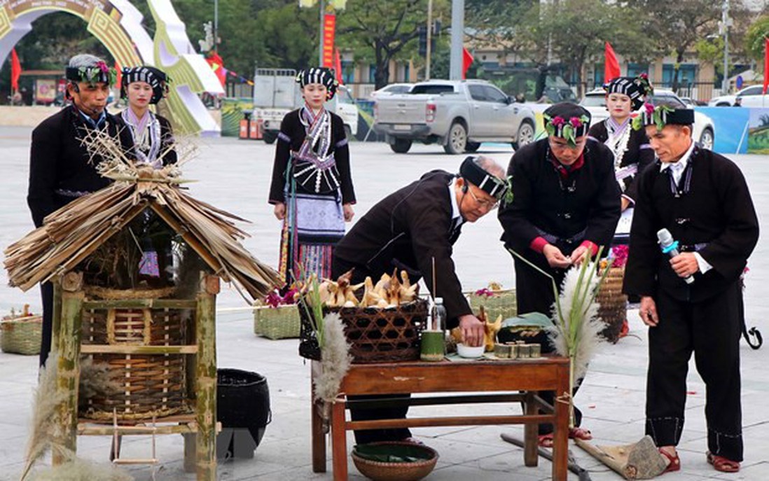 Phụ nữ Lự ở Lai Châu gìn giữ ẩm thực truyền thống