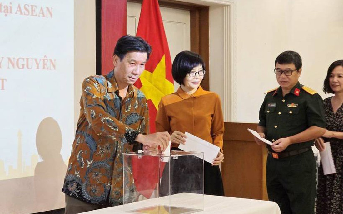 Cộng đồng người Việt tại Indonesia sẻ chia khó khăn với đồng bào vùng thiên tai