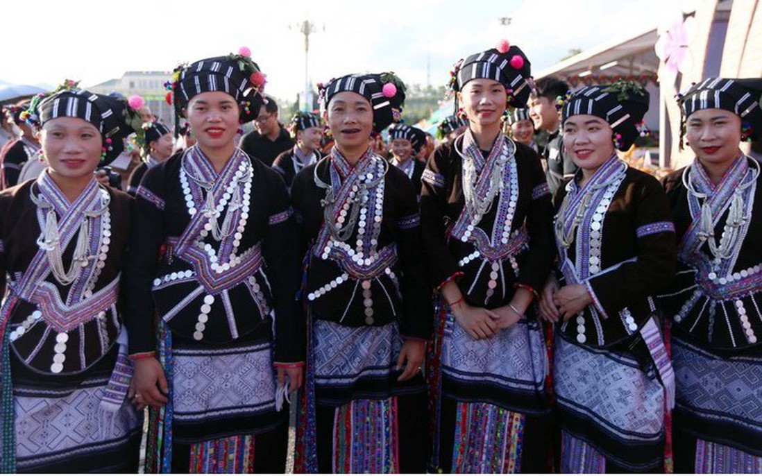 Phụ nữ dân tộc Lự - cầu nối văn hóa truyền thống với thế hệ trẻ