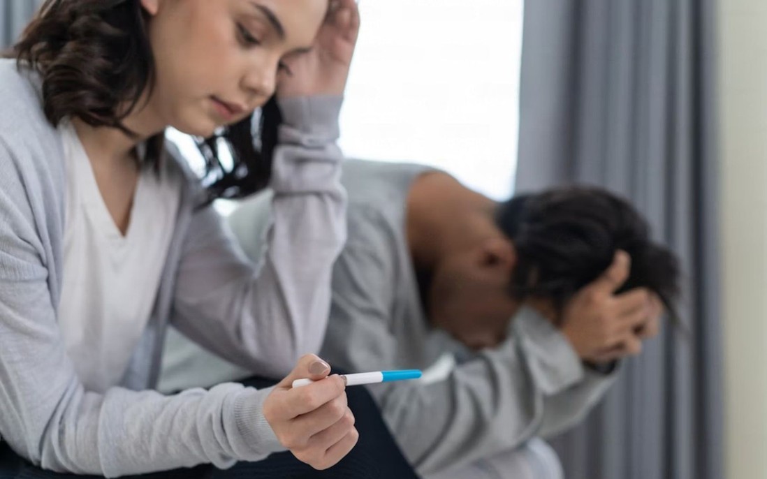 Vợ chồng nuôi dưỡng tình yêu trong hành trình điều trị hiếm muộn