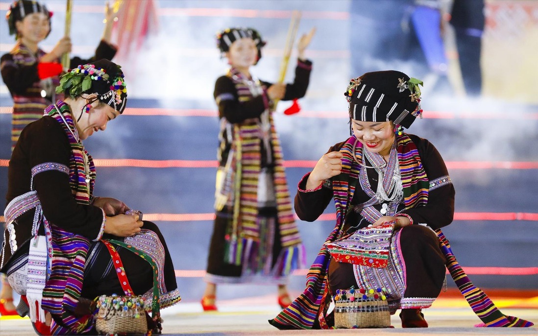 Lan tỏa thông điệp bình đẳng giới từ tiếng hát, điệu múa nơi bản Lự