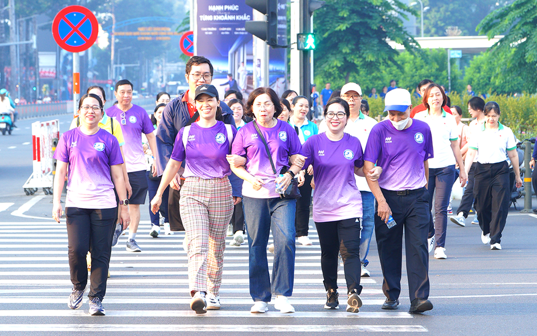 Giải đi bộ quanh chợ Bến Thành gây quỹ hơn 900 triệu đồng hỗ trợ người nghèo