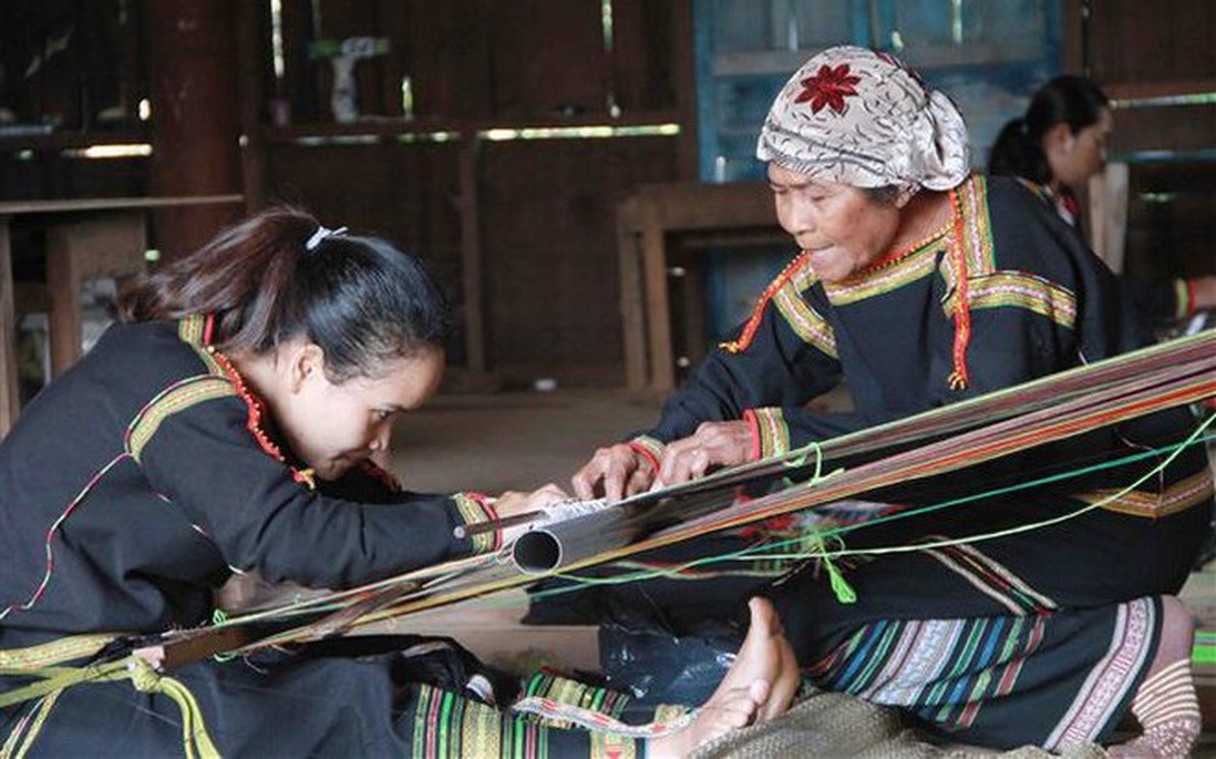 Phụ nữ dân tộc thiểu số và miền núi Đắk Lắk nâng cao năng lực kết nối thị trường cho sản phẩm truyền thống