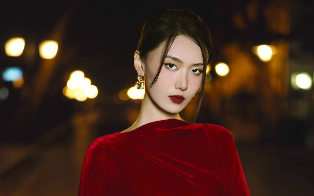 Váy đỏ quyến rũ, ngọt ngào đón Noel và năm mới