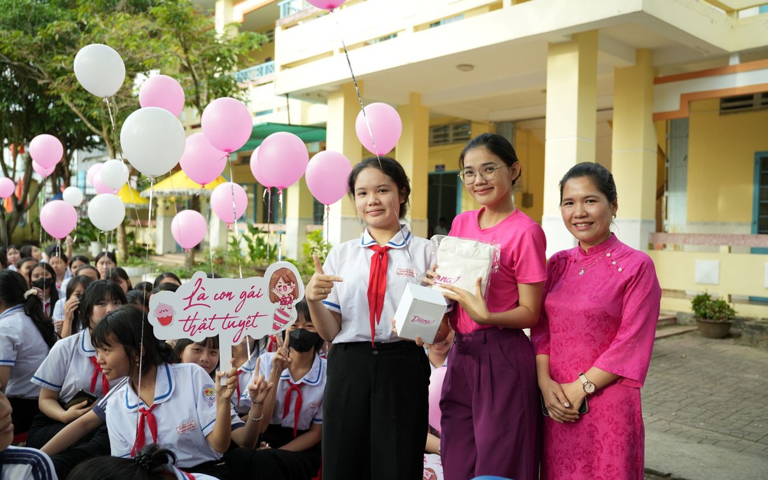 Hơn 8.000 nữ sinh THCS tại Cần Thơ tham gia chương trình "Là con gái thật tuyệt"