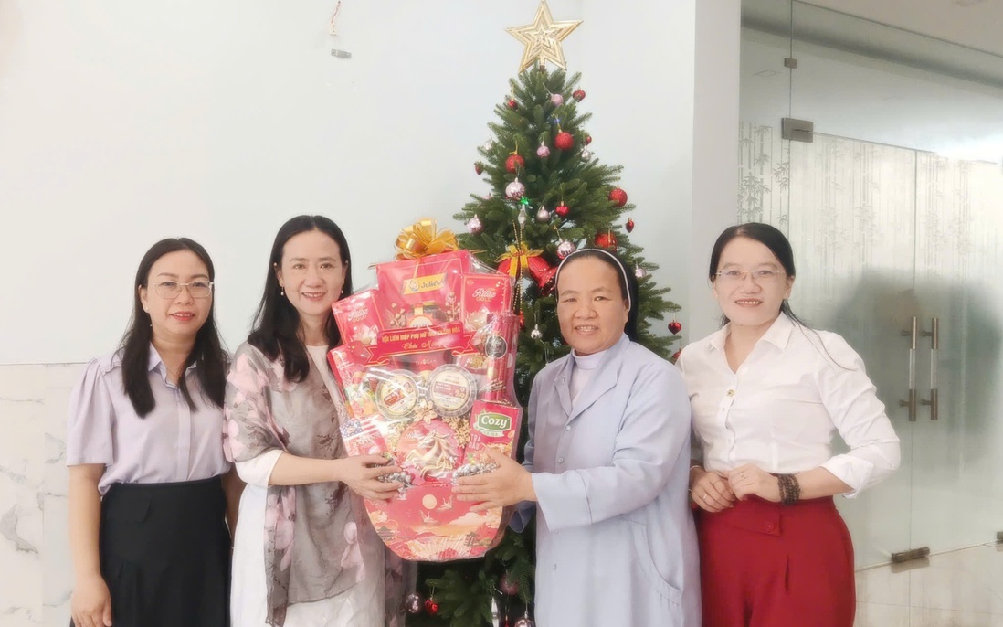 Hội LHPN tỉnh Khánh Hòa chúc mừng Giáng sinh 2025 các cơ sở tôn giáo
