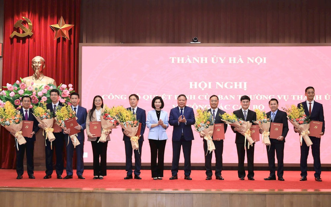Hà Nội công bố 9 quyết định công tác cán bộ, có 1 nhân sự là nữ