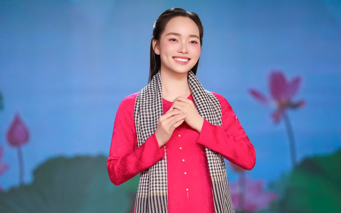 Quán quân Tuyệt đỉnh song ca Võ Phương Thủy hát dân ca 3 miền trong 1 MV