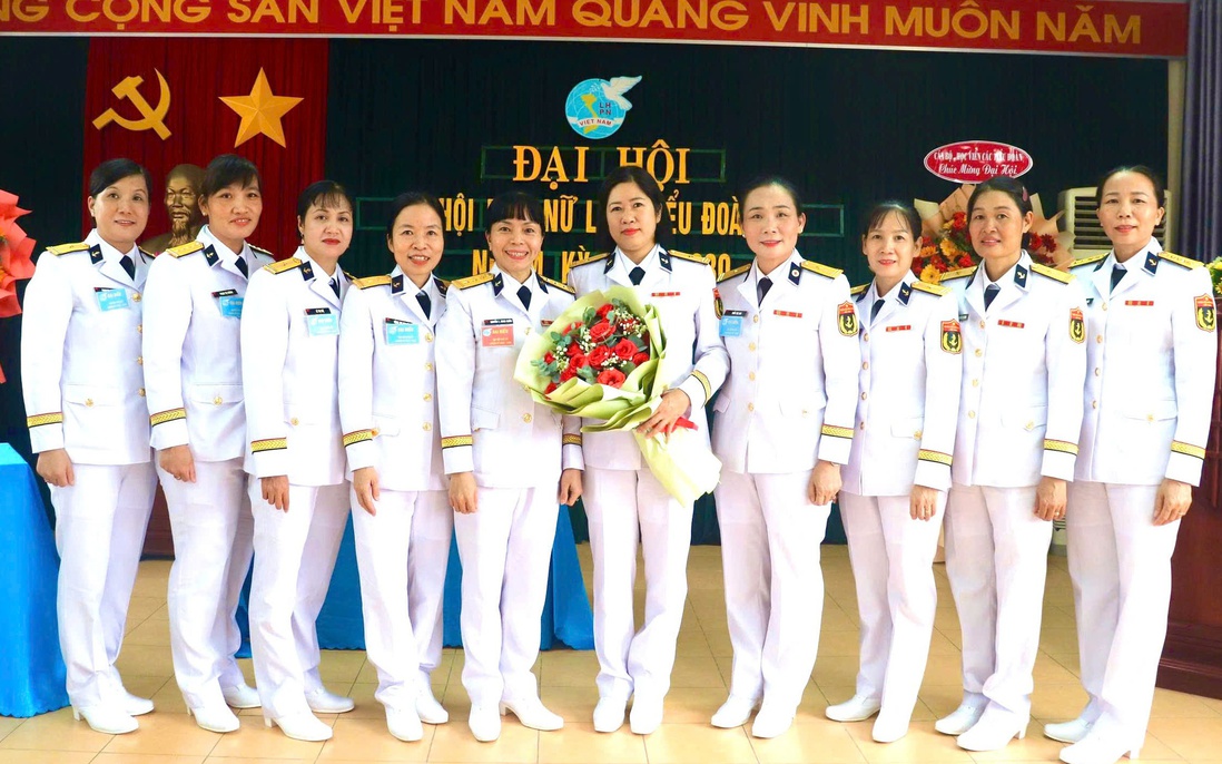 Phụ nữ Học viện Hải quân thi đua vươn lên về mọi mặt