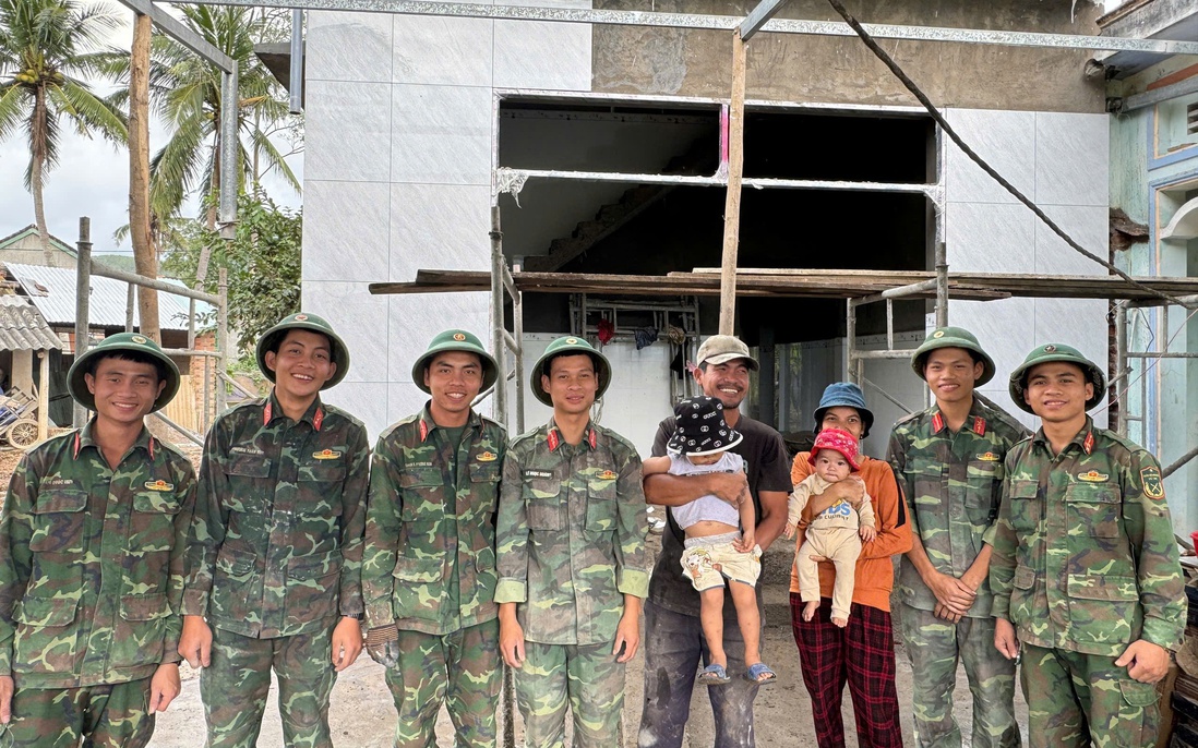 "Khoác áo mới" cho những mái ấm thắm tình quân dân