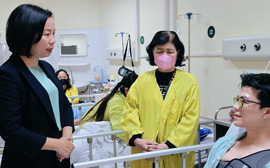 Mặt trận Tổ quốc TP Hà Nội thăm, động viên các nạn nhân vụ tai nạn tại Lào Cai đang điều trị