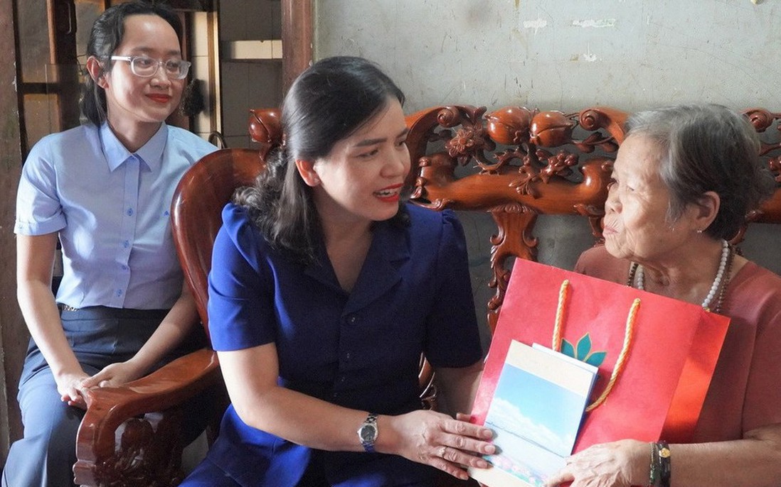 Đảng, Nhà nước tặng quà nhân dịp chào mừng Đại hội Đảng XIV và Tết Bính Ngọ