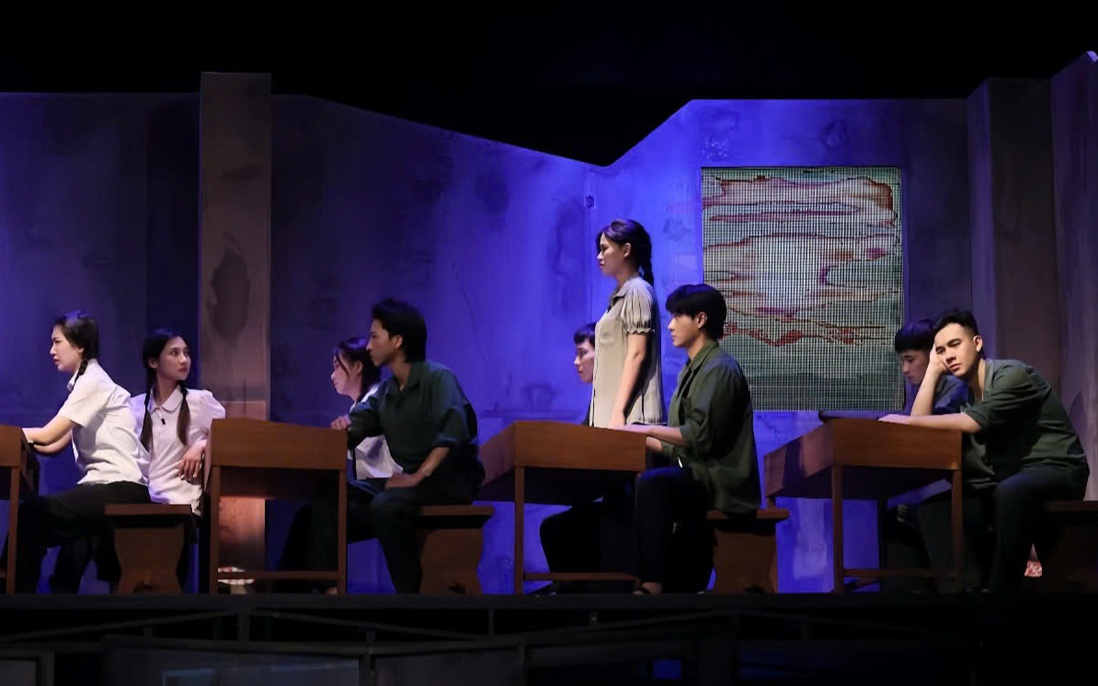 Bất ngờ lớn khi khán giả ngồi kín rạp xem kịch nói