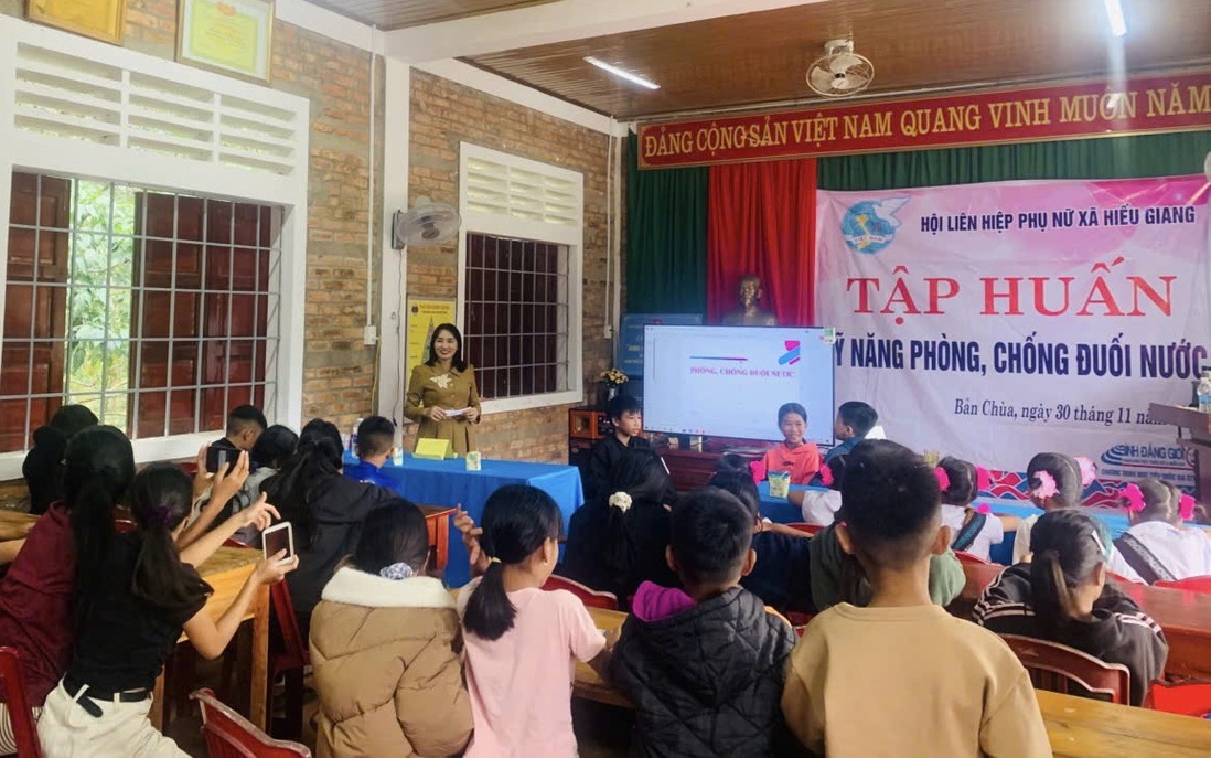 Từ những đứa trẻ rụt rè đến “thủ lĩnh nhỏ” giữa bản làng