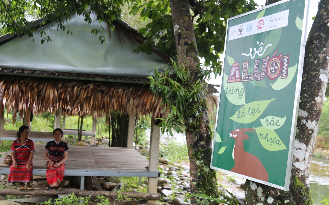 Người phụ nữ Cơ Tu dựng sinh kế từ văn hóa bản địa