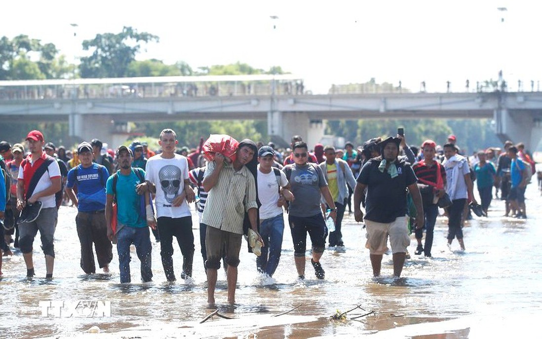 Mỹ tạm dừng toàn bộ hồ sơ xin nhập cư của công dân 19 quốc gia