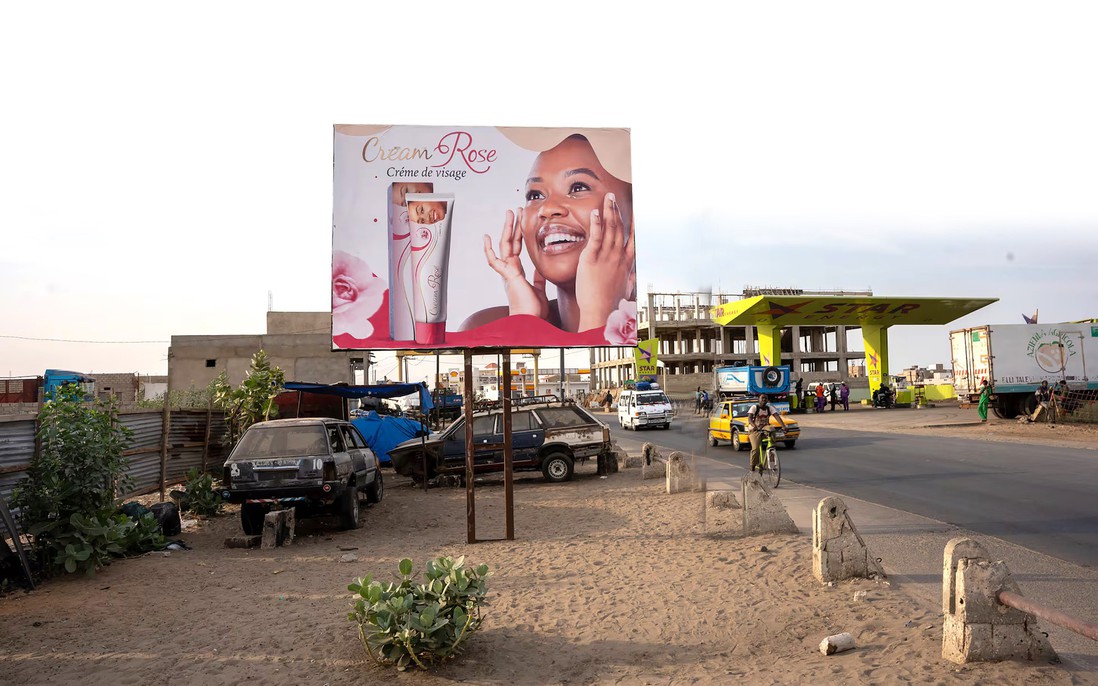 Nỗi ám ảnh về làn da trắng sáng của phụ nữ Senegal