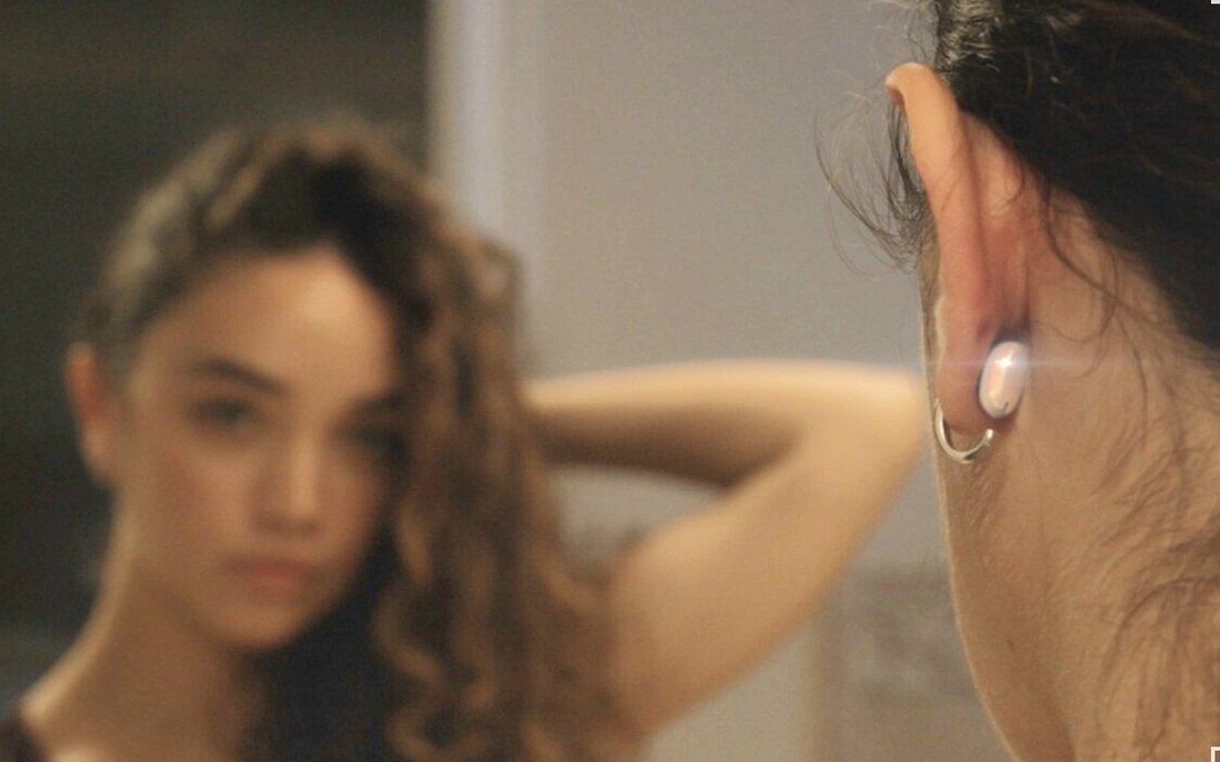 Bông tai thông minh đo lưu lượng máu lên đầu