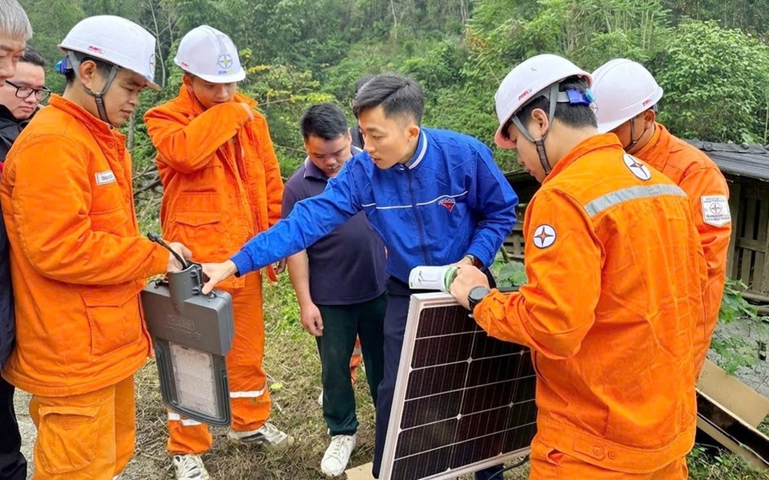 EVNNPC tiếp tục chung tay khắc phục hậu quả thiên tai, đồng hành cùng khách hàng sử dụng điện an toàn, ổn định