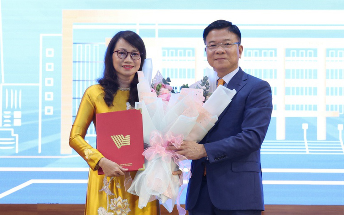 Phó Thủ tướng Lê Thành Long trao quyết định bổ nhiệm nữ Giám đốc Đại học Quốc gia TPHCM