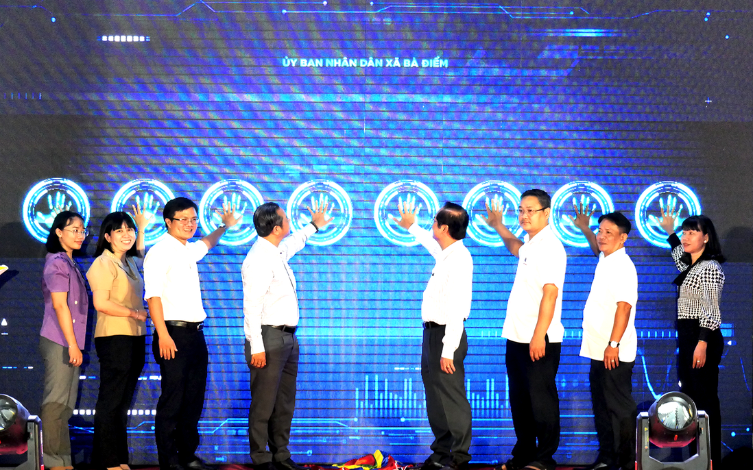 TPHCM: Xã Bà Điểm ra mắt Bộ nhận diện số, Quỹ khuyến học và thúc đẩy chuyển đổi xanh