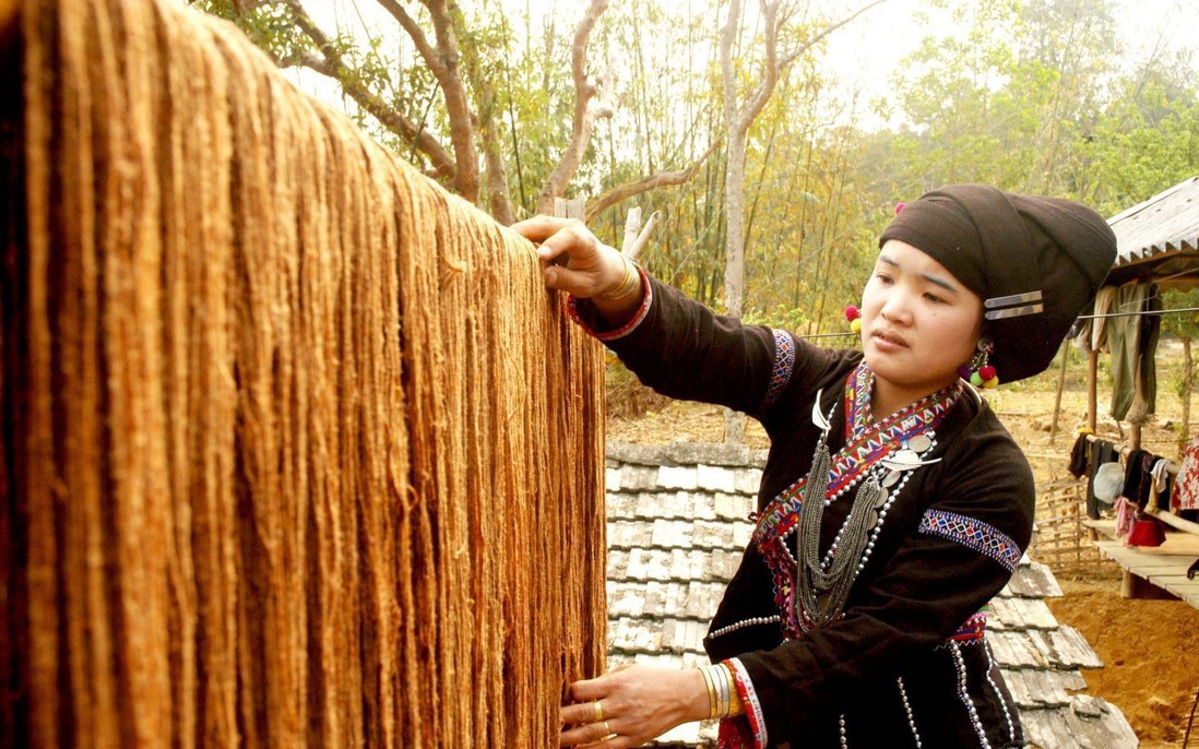 Phát huy nội lực phụ nữ dân tộc Lự để tạo sinh kế ổn định và bền vững