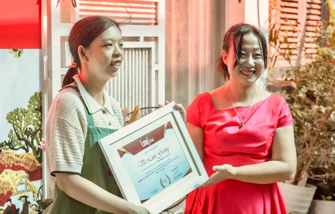 Xưởng thêu len đặc biệt của các bạn trẻ tự kỷ, khiếm thính