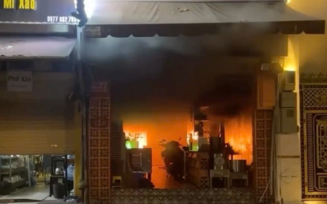 TPHCM: Cháy lớn tại quán ăn, 4 người tử vong